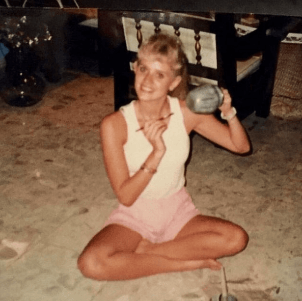 Las fotos de la juventud de Erika Buenfil normalmente son publicadas los jueves bajo los hashtags #juevesretro y #tbt (Throwback Thursday). Una vez en su perfil, sus publicaciones se llenan de amor gracias a sus fans.