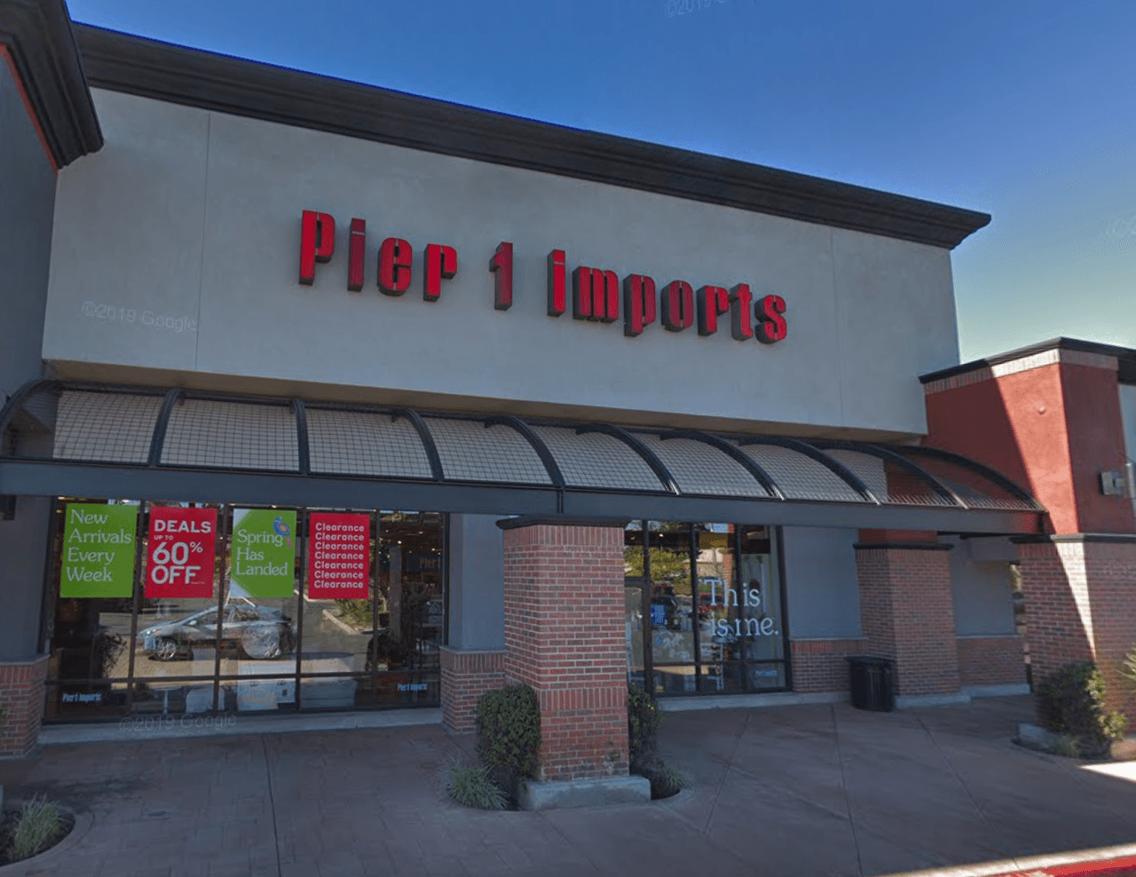 Dirección: 3784 Tyler St., Riverside.