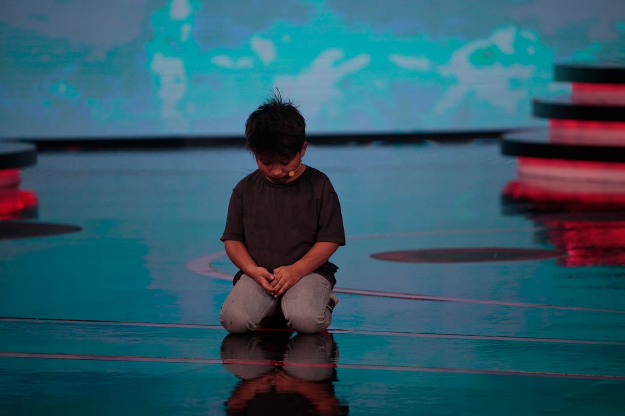 Para la cuarta gala, mini Albertano volvió a pisar el escenario, esta vez para apoyar a la capitana de 'Danna y los Súperfashion’ en su tierna representación de ‘Rosita Salvaje’.