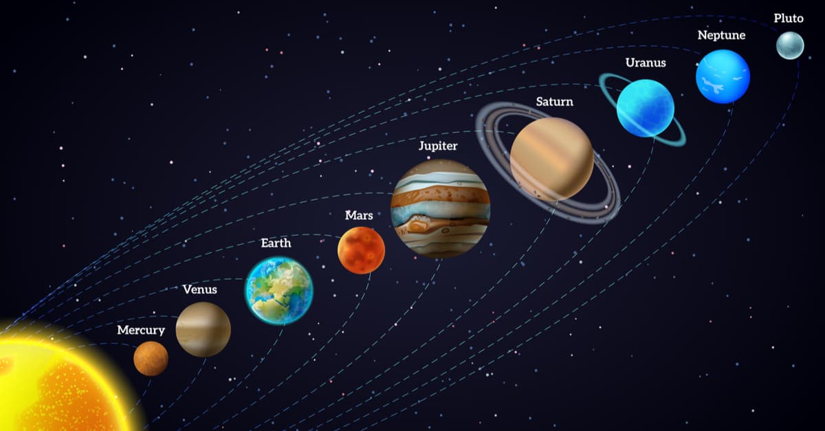 La noticia es que cada día estamos más cerca de dar con el misterioso “Planeta Nueve”, llamado así porque sería el noveno planeta del Sistema Solar que actualmente solo tiene ocho: Mercurio, Venus, la Tierra, Marte, Júpiter, Saturno, Urano y Neptuno ya que Plutón no se considera planeta sino planetoide.