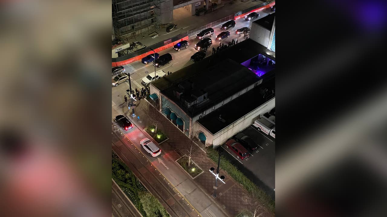 El alcalde de Houston, Sylverter Turner, reiteró el domingo que los conciertos y fiestas estaban prohibidas en la ciudad. Aseguró que estarán vigilantes por si los establecimiento incumplen esta regla.