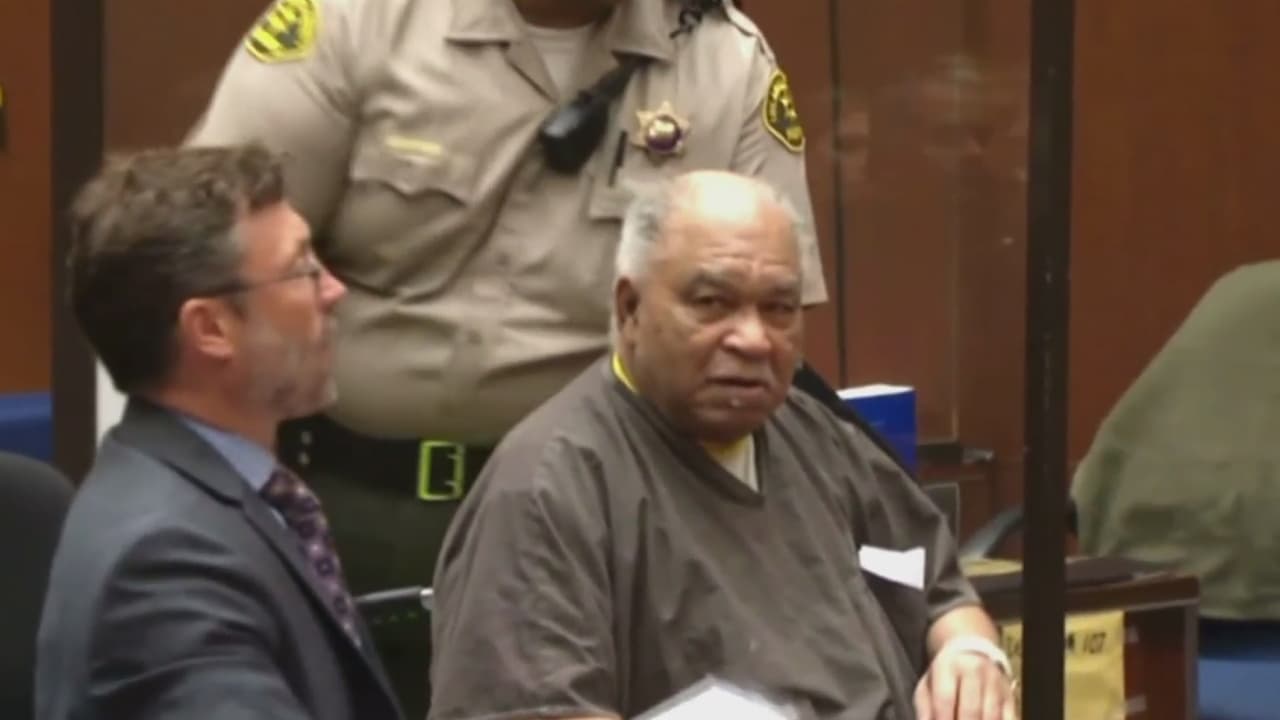 Samuel Little, de 79 años, dibujó los rostros de las 93 mujeres que asegura haber asesinado, aunque algunas todavía no han sido identificadas. Las autoridades no han confirmado la cifra y las investigaciones continúan para corroborar la confesión del sujeto, que desde 1956 ha sido arrestado 26 veces por diferentes delitos.