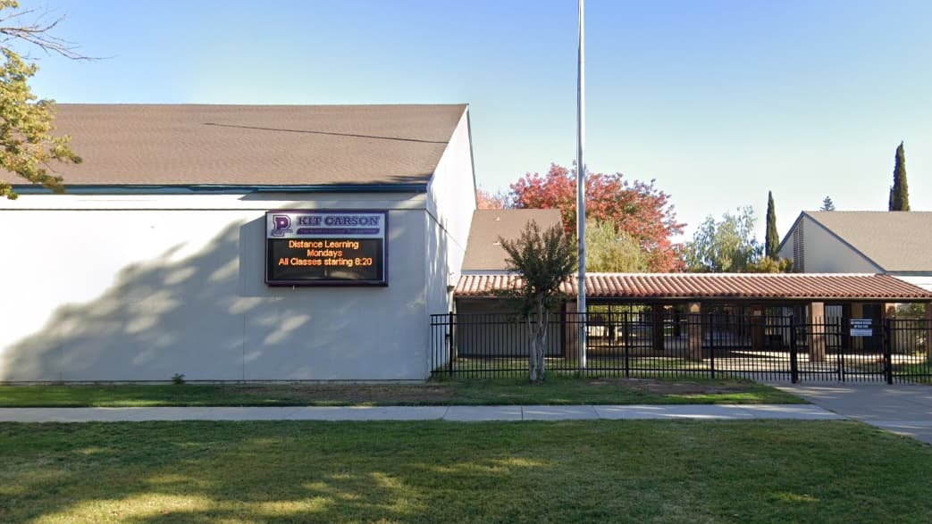 Suspenden a maestra de Sacramento que dijo un insulto racial durante una lección