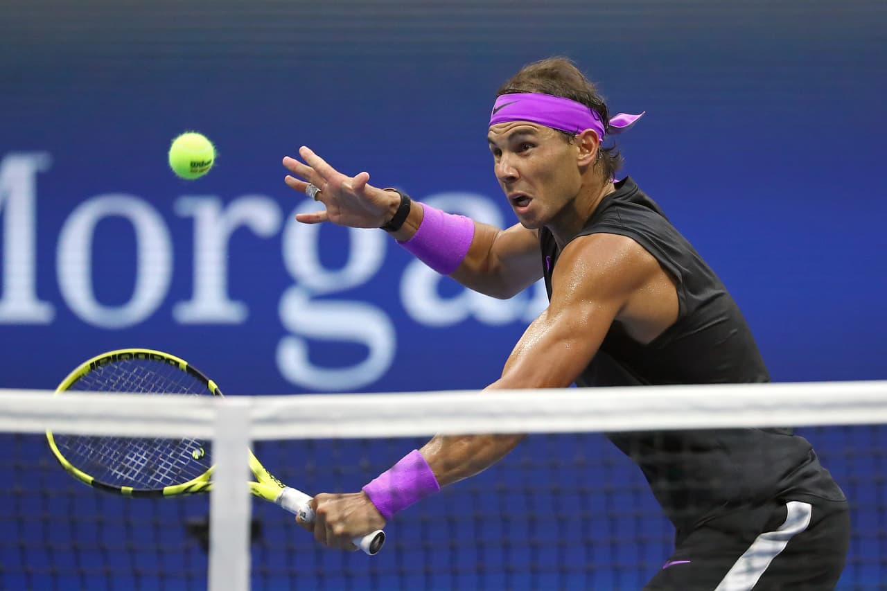 Rafael Nadal comienza fuerte, pese a la presión de Medvedev, gana los dos primeros sets.