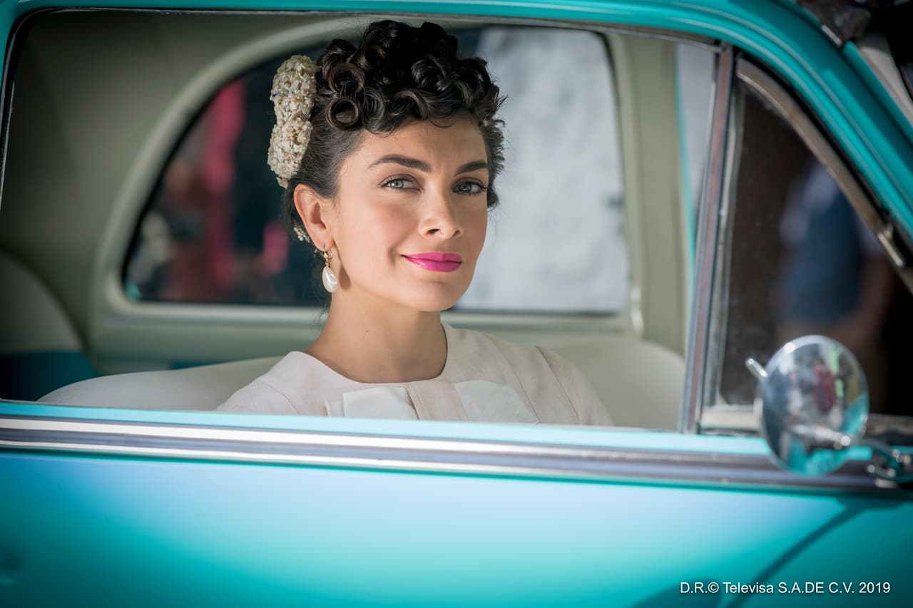 “Es un placer, un honor estar interpretando a un personaje que no está, pero que sí existió, pero reaparece más adelante pero ya no soy yo es otra actriz”, dijo sobre su personaje que aparecerá en los primeros capítulos.