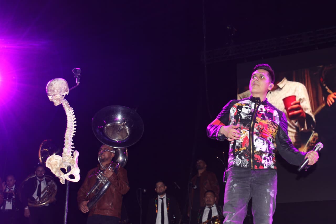 ‘Mover el esqueleto” fue más que un decir durante la presentación del artista mexicano. 
<br>