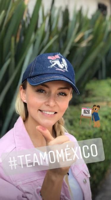 La actriz Angelique Boyer y novia del actor Sebastián Rulli, compartió esta foto de su voto: “Te amo México”.
<br>