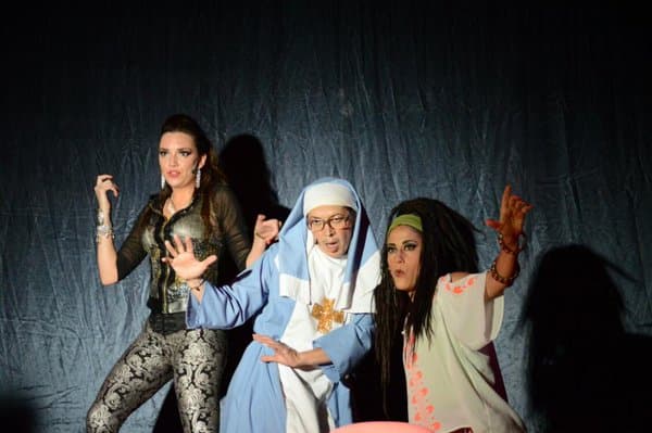 En teatro compartió créditos con Regina Blandón en ‘Las divorciadas’.