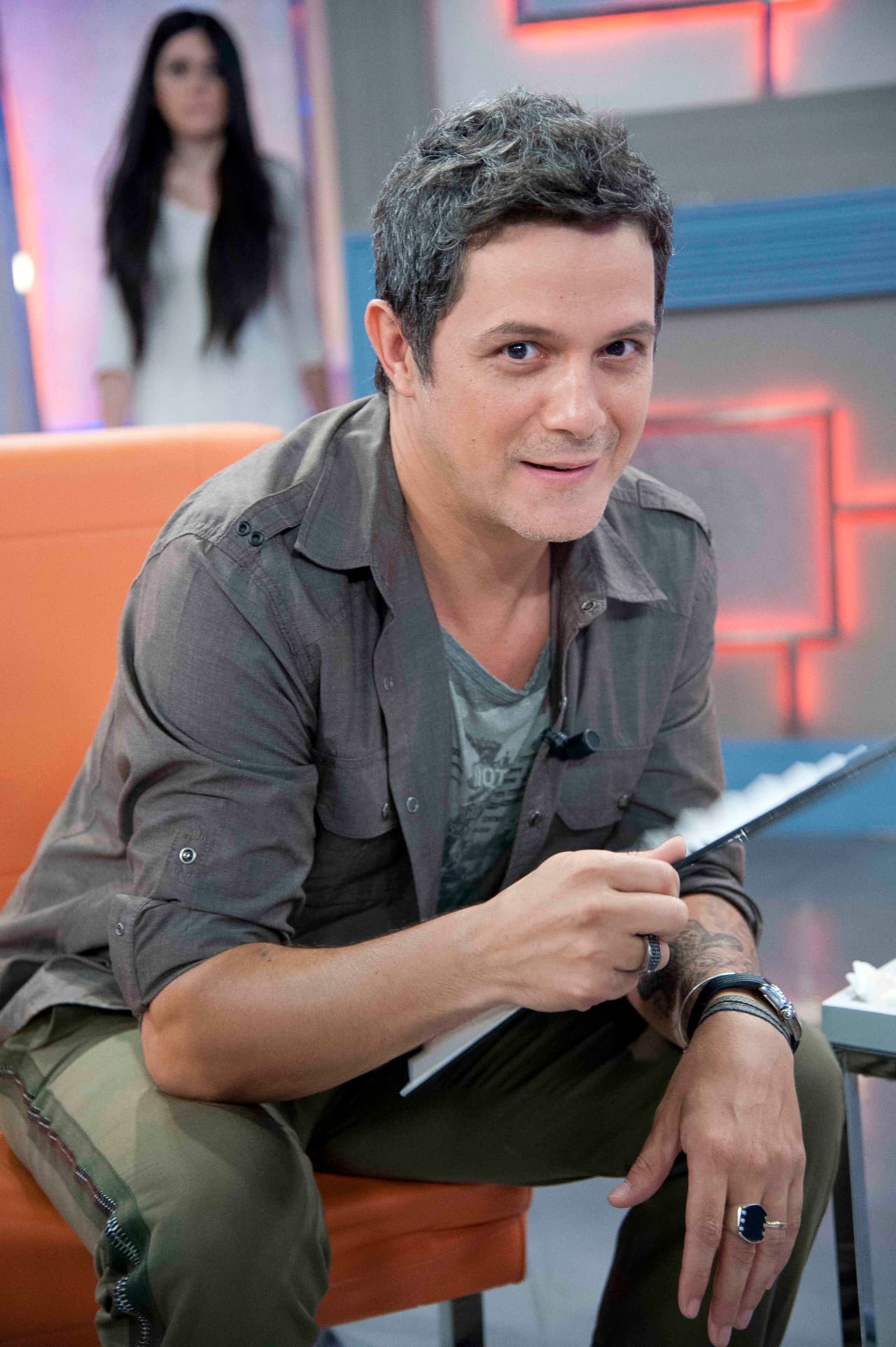 Sanz mantuvo una relación extramatrimonial con la diseñadora Valeria Rivera y tuvo un hijo con ella.