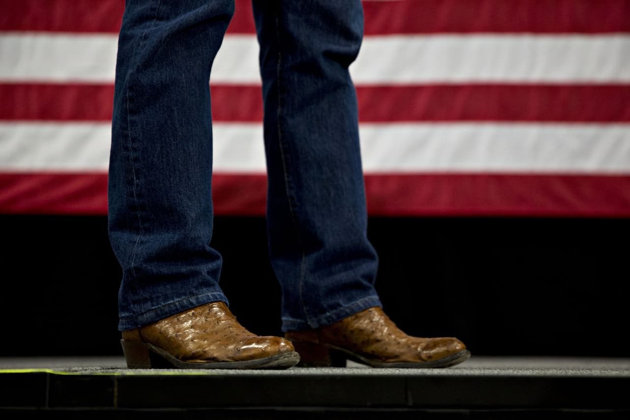 Son emblemáticas las botas texanas de Ted Cruz