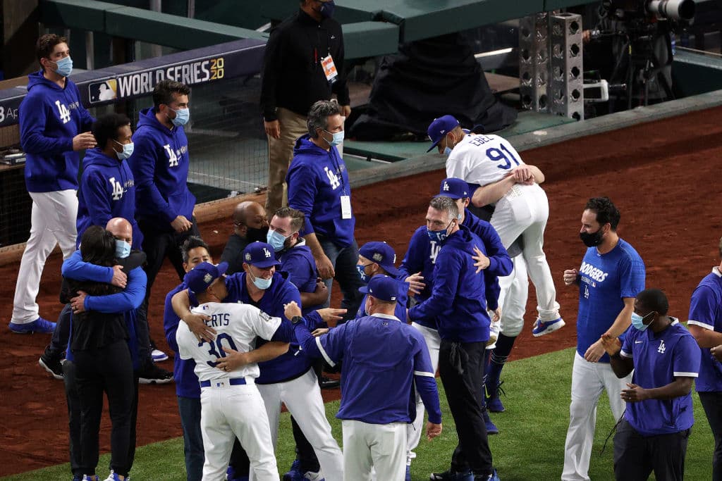 Todo es felicidad en Los Angeles, luego de que los Dodgers consiguieran el tan anisado título de Serie Mundial al derrotar a los Tampa Bay Rays.