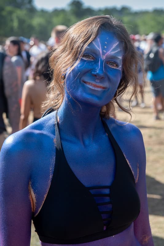 Se trata de ‘El cumpleaños de Eeyore’, un festival extravagante y lleno de color que tiene lugar el último sábado de abril en el Pease District, y que se distingue por los disfraces, sus círculos de tambores y muchos topless.