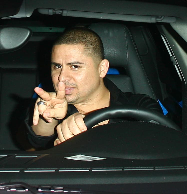 Estos nuevos videos desmienten la versión del empresario en la que aseguró que fue golpeado, maltratado y secuestrado por el cantante y otros integrantes de su producción.