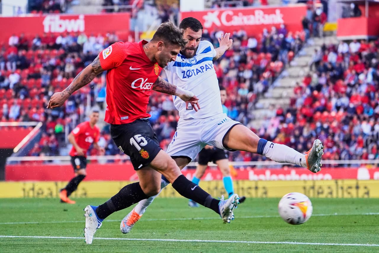 Betis perdió en casa contra Elche con Guardado en cancha y Lainez en tribuna; Mallorca de Javier Aguirre derrota al Alavés en duelo vital para no descender y Villarreal gana el derbi ante Valencia.
