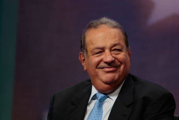 23. CARLOS SLIM HELU Y FAMILIA- El hombre más rico del mundo según la revista 'Forbes' logró quedarse sólo en el lugar 23 de esta lista. El empresario mexicano tiene participación en más de 200 empresas de diversos rubros, entre ellos medios de comunicación, comercio minorista, tabaco y telecomunicaciones.