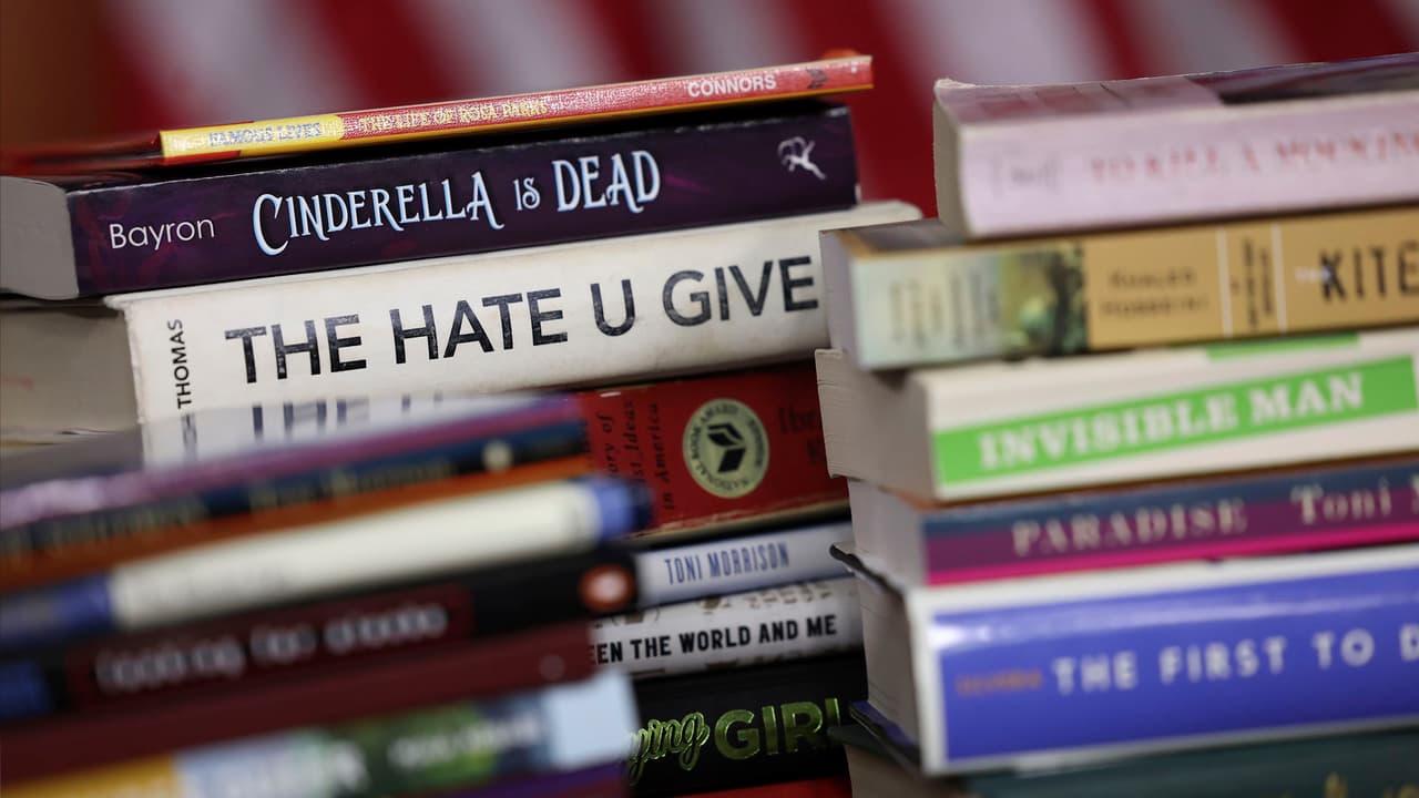  Nueva ley impondría multas por quejas sobre libros en escuelas de Florida