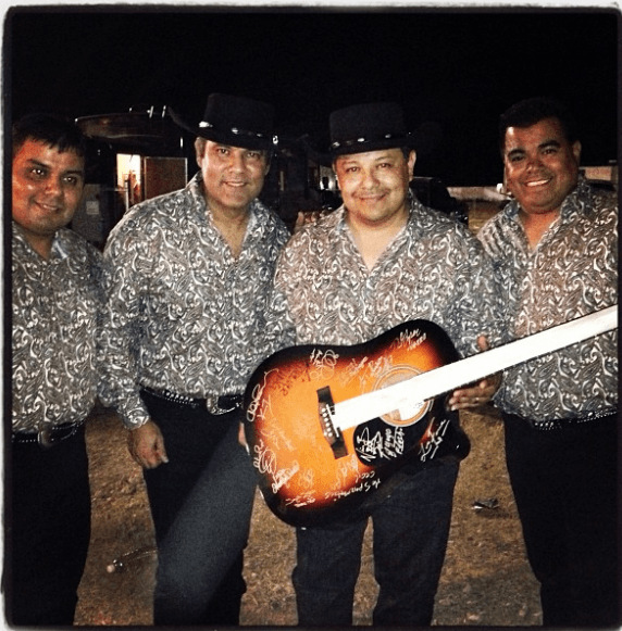 Si bien Los Palominos son una agrupación de música tejana, por lo regular han aparecido en la categoría de Música Norteña.