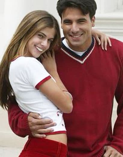En el 2004 Stephanie se puso el uniforme del colegio 'Ars Viva' para jugarle travesuras a su guapo profesor 'Alejandro' en 
<i>Besos Robados</i>.