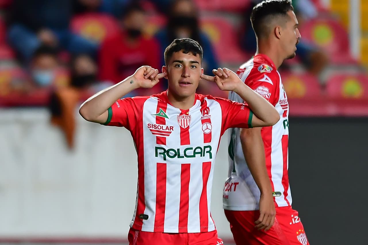 Con todo y que Luis Malagón tuvo una estupenda noche en el arco de Necaxa, Pachuca logra anotarle dos veces para empatar 2-2 en Aguascalientes. Pachuca continúa en el fondo de la tabla con cuatro unidades y Necaxa llega a la a la quinceava posición con siete puntos.