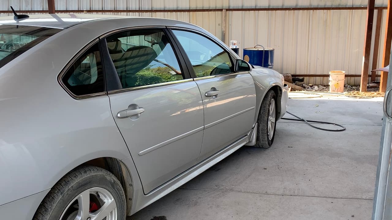 “Hay dos cosas que las compañías de seguro toman en cuenta para establecer la prima mensual: una es la edad y el historial de manejo”, comentó.