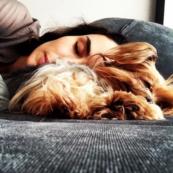 ¡Hasta duermen juntas!