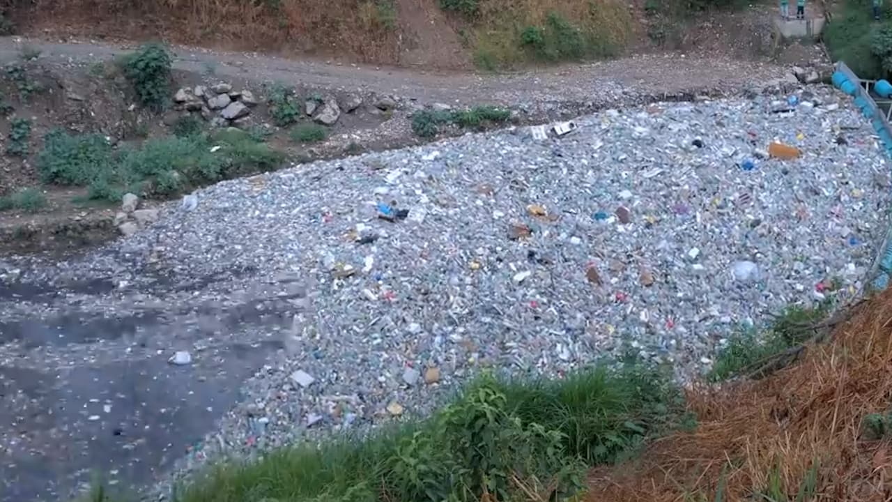 Así retiraron 3.1 millones de libras de basura del Río Las Vacas en Guatemala
