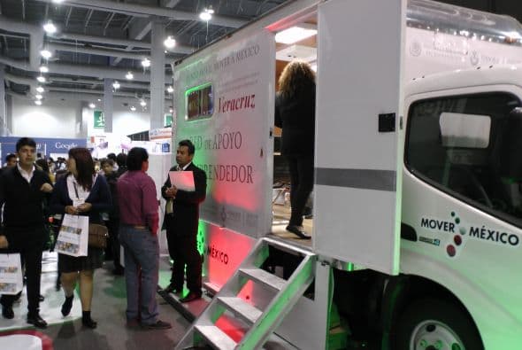 En la Semana del Emprendedor también fueron reconocidos 150 jóvenes del Programa de Emprendedores con el Gobierno del Distrito Federal.