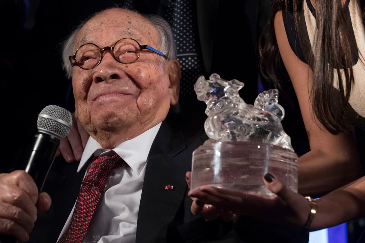 En 2016, I.M. Pei recibio el premio por la obra de la vida de la Asia Society, en Nueva York, un premio creado en 2014 para honrar a personalidades que están haciendo una contribución positiva al futuro de Asia.