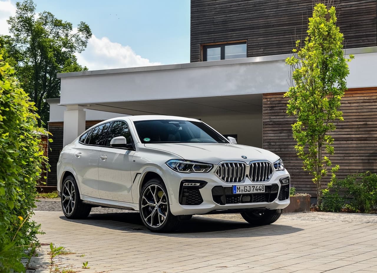 <h3 class="cms-H3-H3"><b>7 - BMW X6</b></h3>
<br>
<br>
<b>Prima anual promedio: </b>3,535 dólares
<br>
<b>Aseguradora con la prima más barata: </b>Grange
<br>
<b>Aseguradora con la prima más cara: </b>Infinity