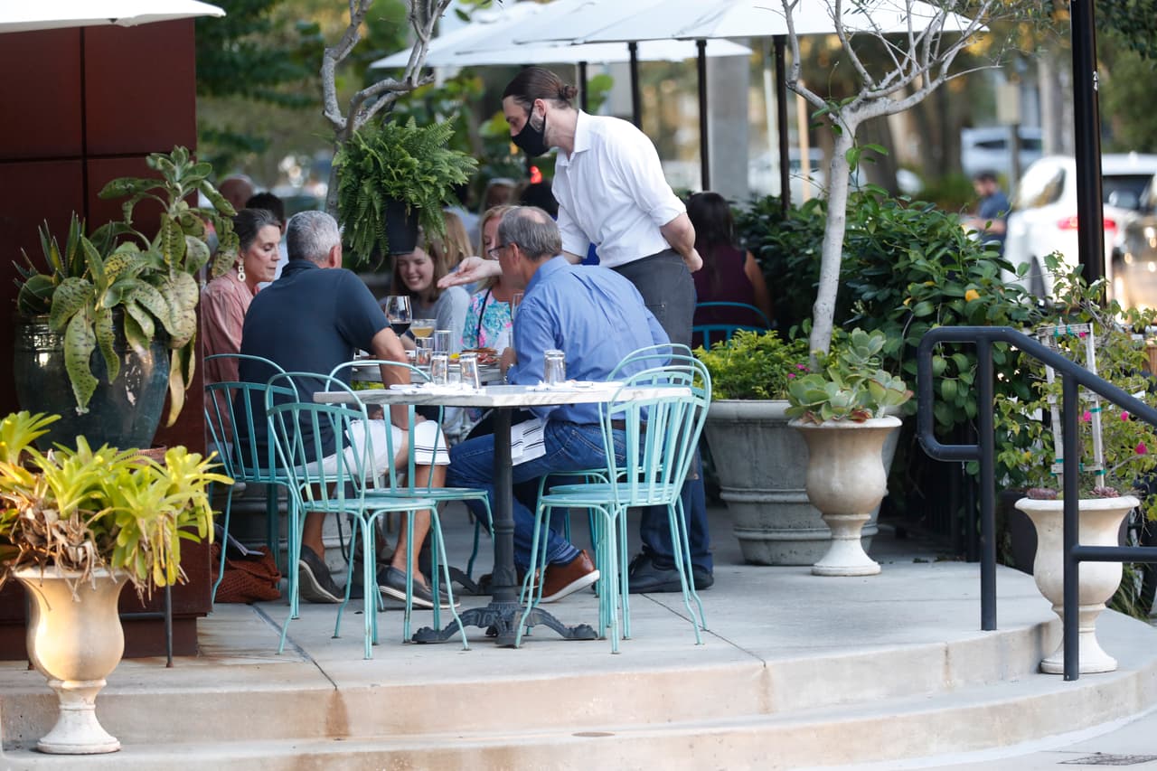 El sábado se reportaron 2,795 nuevos contagios de coronavirus y 107 muertes por covid-19 en Florida.