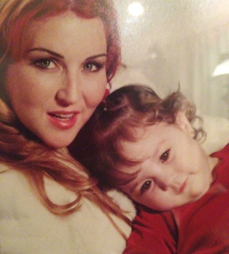 Fue el 10 de abril de 1999 cuando Alicia Villarreal se convirtió en madre de Melanie Aidée, su primer hija.