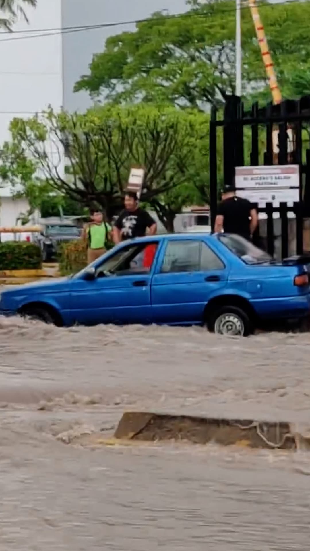 Inundaciones colapsan vialidades en México