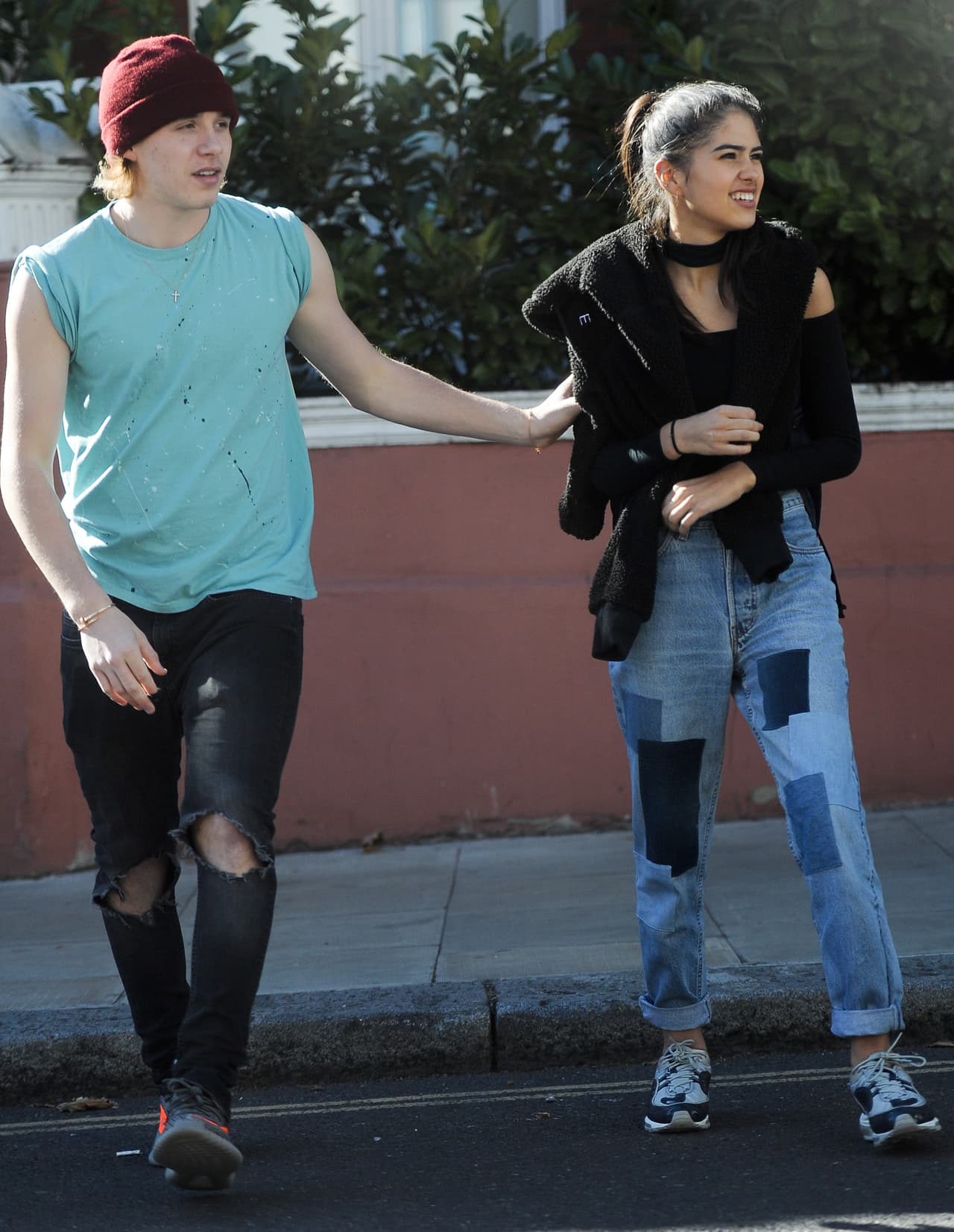 Comenzó a empujarla.