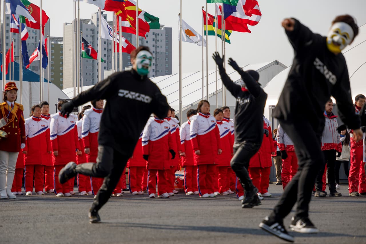 Liderada por Hyon Song-wol, supuesta expareja del líder norcoreano, la orquesta interpretó clásicos de la música coreana como el tema "Arigang" ante el millar de espectadores.