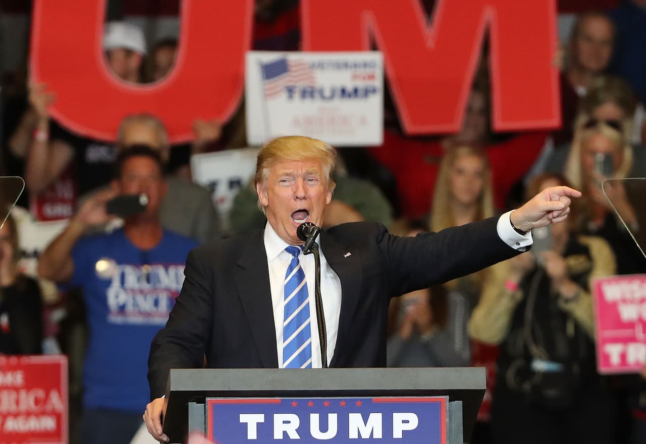 Encuesta: Trump queda en tercer lugar en el debate presidencial, después de Clinton y "Ninguno"