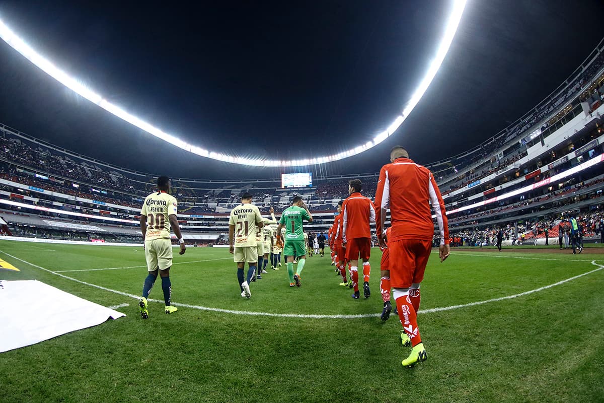 El juego se disputó en el Estadio Azteca con una buena asistencia de público, duelo entre dos equipos que buscan el título del Apertura 2018.