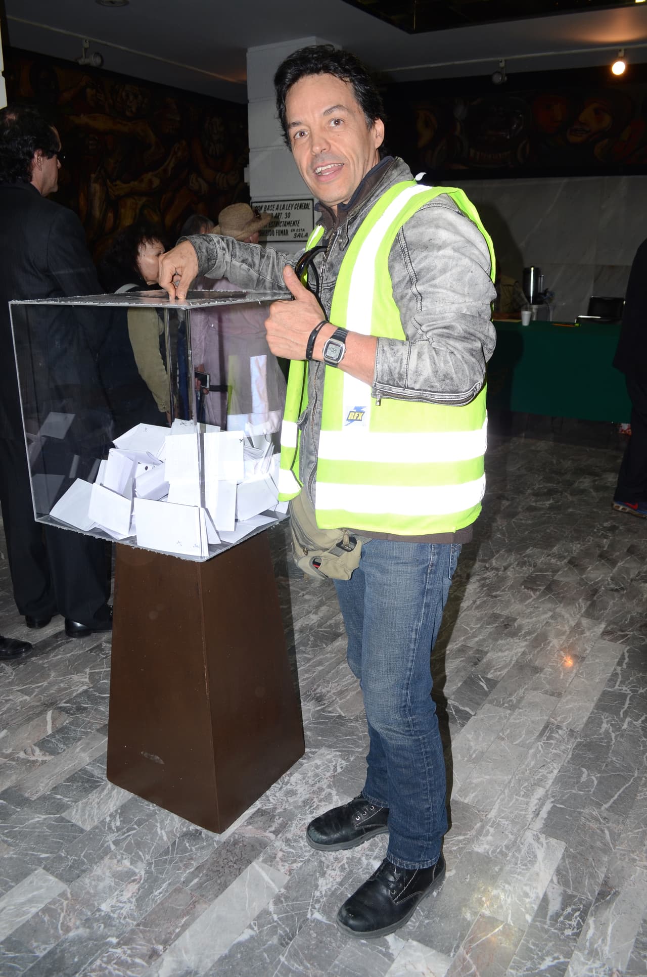 En primera instancia, Alex defendió a la hija de Arturo: "Cuando mi hija me habla por teléfono y me dice que con su mejor amigo (Alex) sacaron a pasear al perro a unas cuadras, lo están amenazando y le están diciendo que si vuelve a pasar por ahí lo van a matar y están a punto de golpearlo pues yo dejo todo, agarro la bicicleta y voy para allá".