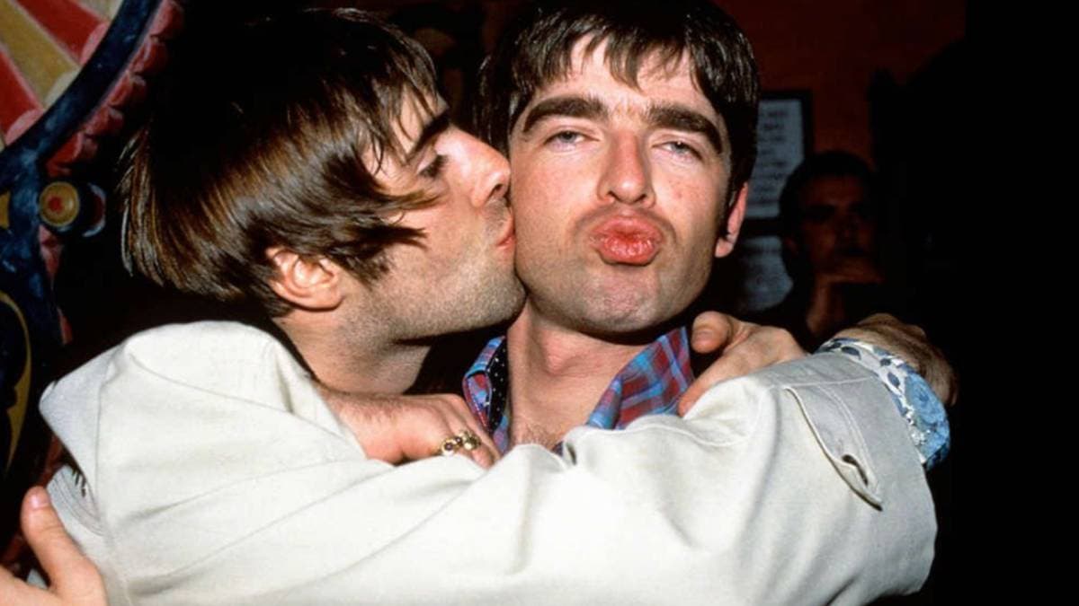 Que los líos de los hermanos Liam y Noel Gallagher, del grupo Oasis, hayan tenido lugar en público no sorprende a nadie. La más reciente bronca, surgida a raiz del concierto homenaje a las vícimtas del atentado de Manchester, deja claro que hay algo que ambos hermanos son incapaces de perdonar: a ellos mismos.