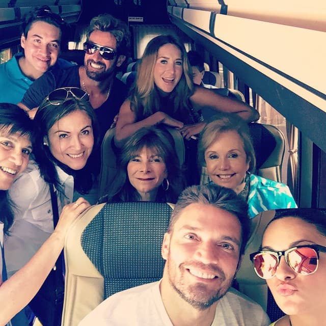 Menos de un año antes de que la revista TVNotas publicara unas fotografías de Gabriel Soto y Marjorie de Suosa en la playa, el actor viajó con la mamá de sus hijas y Julián Gil al Monte de las Bienaventuranzas.