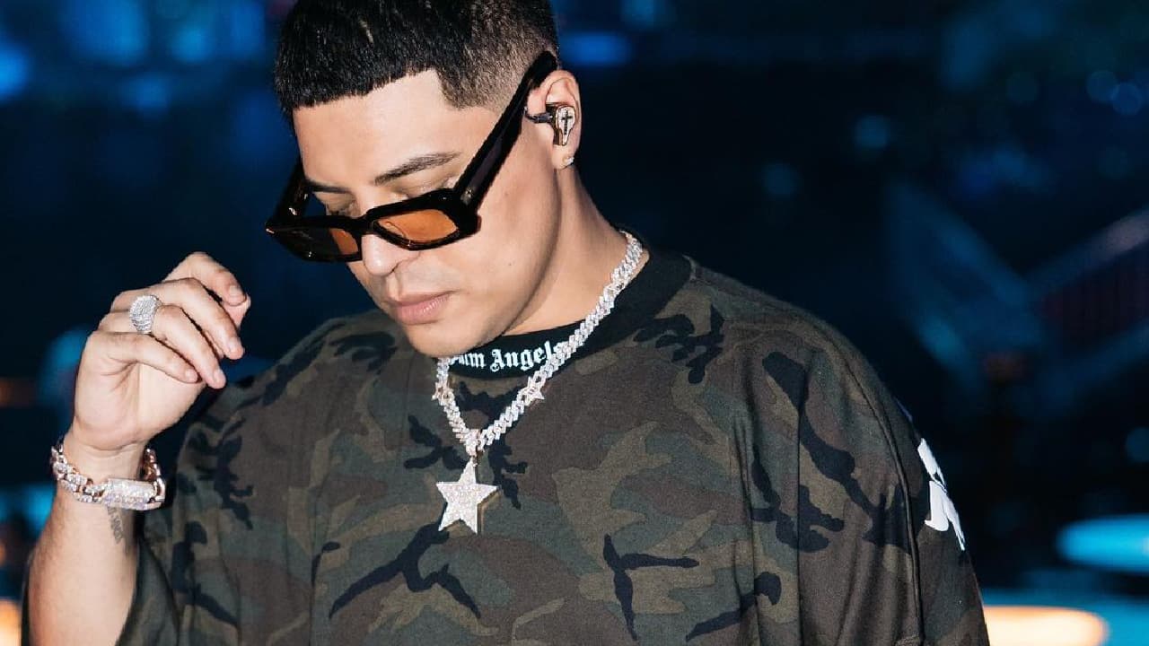 Confirma publicista de Eduin Caz que el cantante sí "tuvo un tumor"