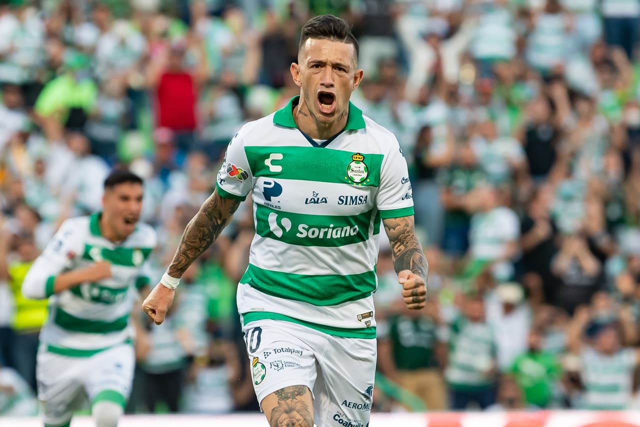 Brian Lozano abrió el marcador con un penal.