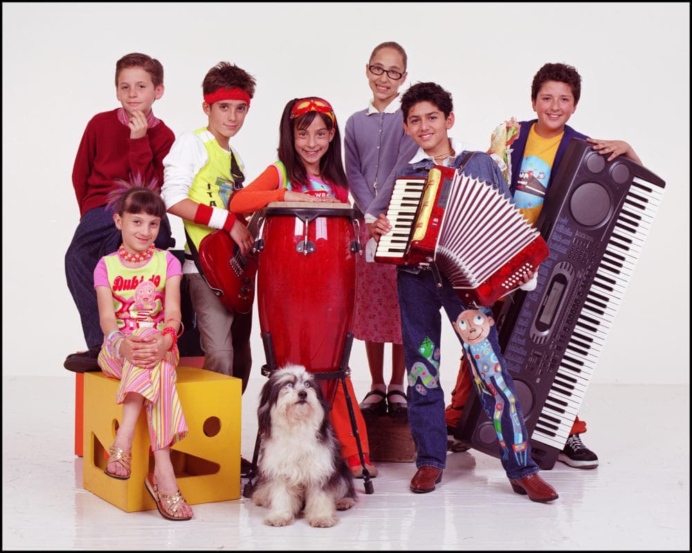 En el año 2003, 'Alegrijes y rebujos' llegó a la pantalla chica, teniendo como protagonistas a 
<b>María Chacón</b> y 
<b>Miguel Martínez</b>. El pequeño fue todo un éxito en la televisión, por lo que siguió su carrera artística y participó en proyectos como 'Atrévete a soñar' y en varias historias de 'La rosa de Guadalupe'.