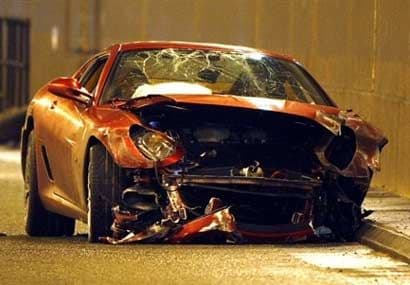 Cristiano Ronaldo colisionó contra un muro cuando atravesaba con su Ferrari un túnel situado por debajo del aeropuerto.