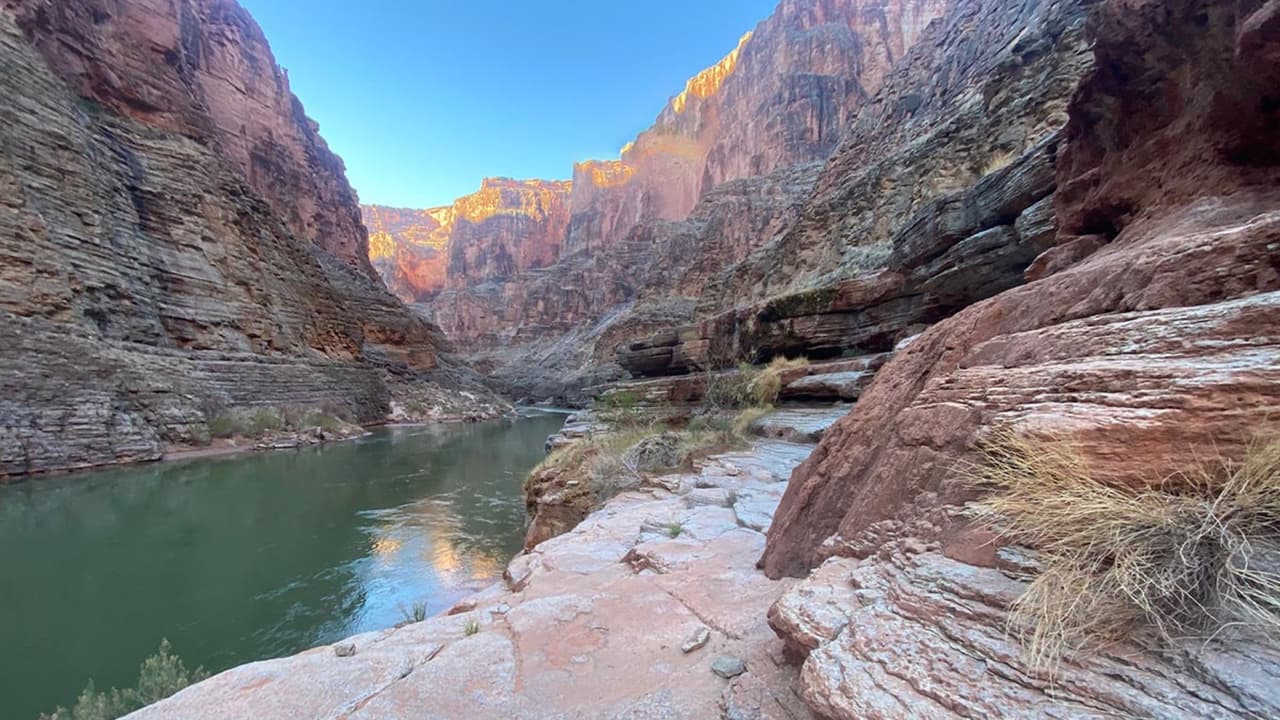 Una mujer de Utah muere luego de caer 20 pies en el Gran Cañón