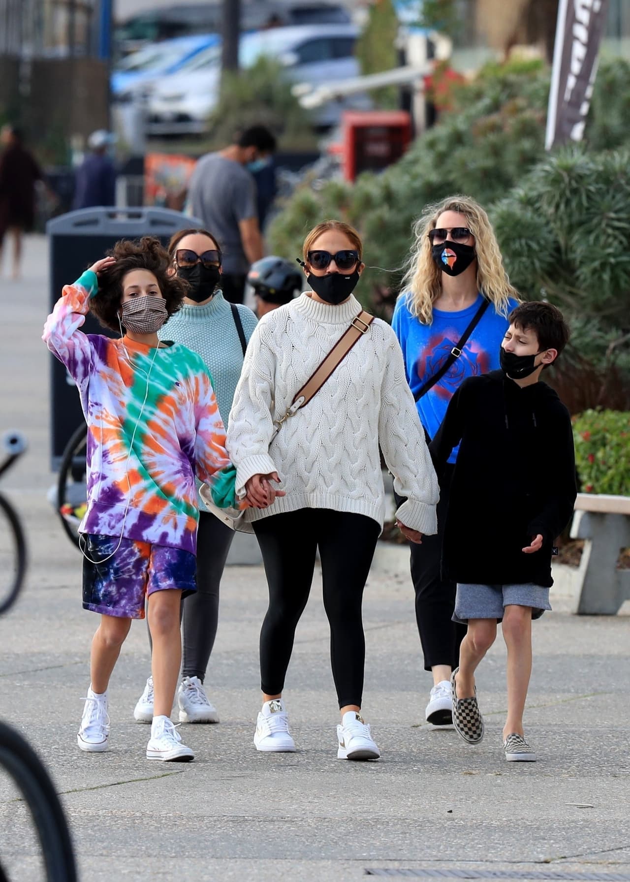 Emme está buscando una imagen que hable por ella, mientras tanto los paparazzi siguen esperando captar lo nuevo que llevará puesto.