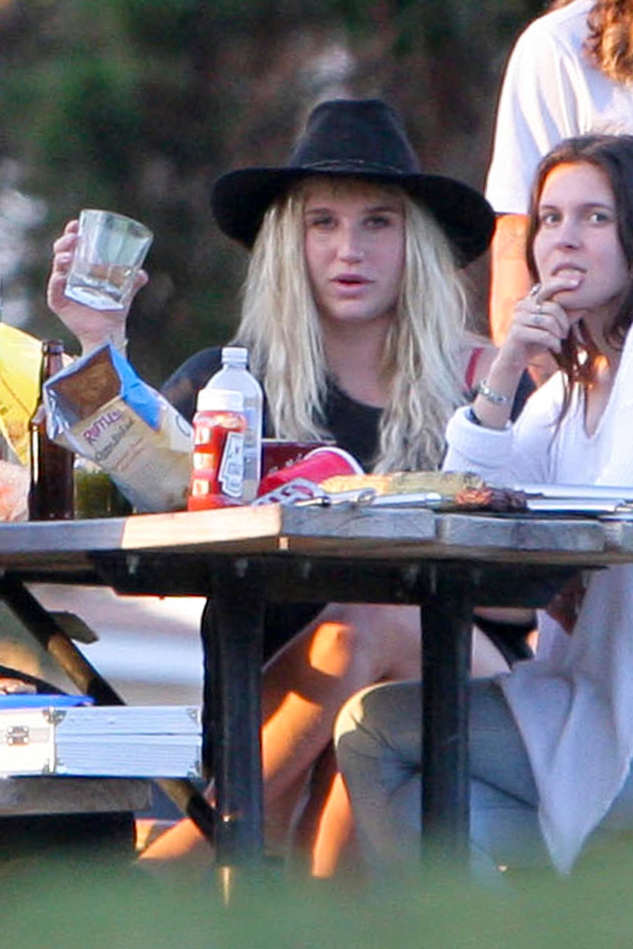 "Dr. Luke espera con ansias el juicio de su caso, donde demostrará que las otras declaraciones falsas de Kesha sobre él fueron igualmente falsas y difamatorias", comentó la abogada.
<br>