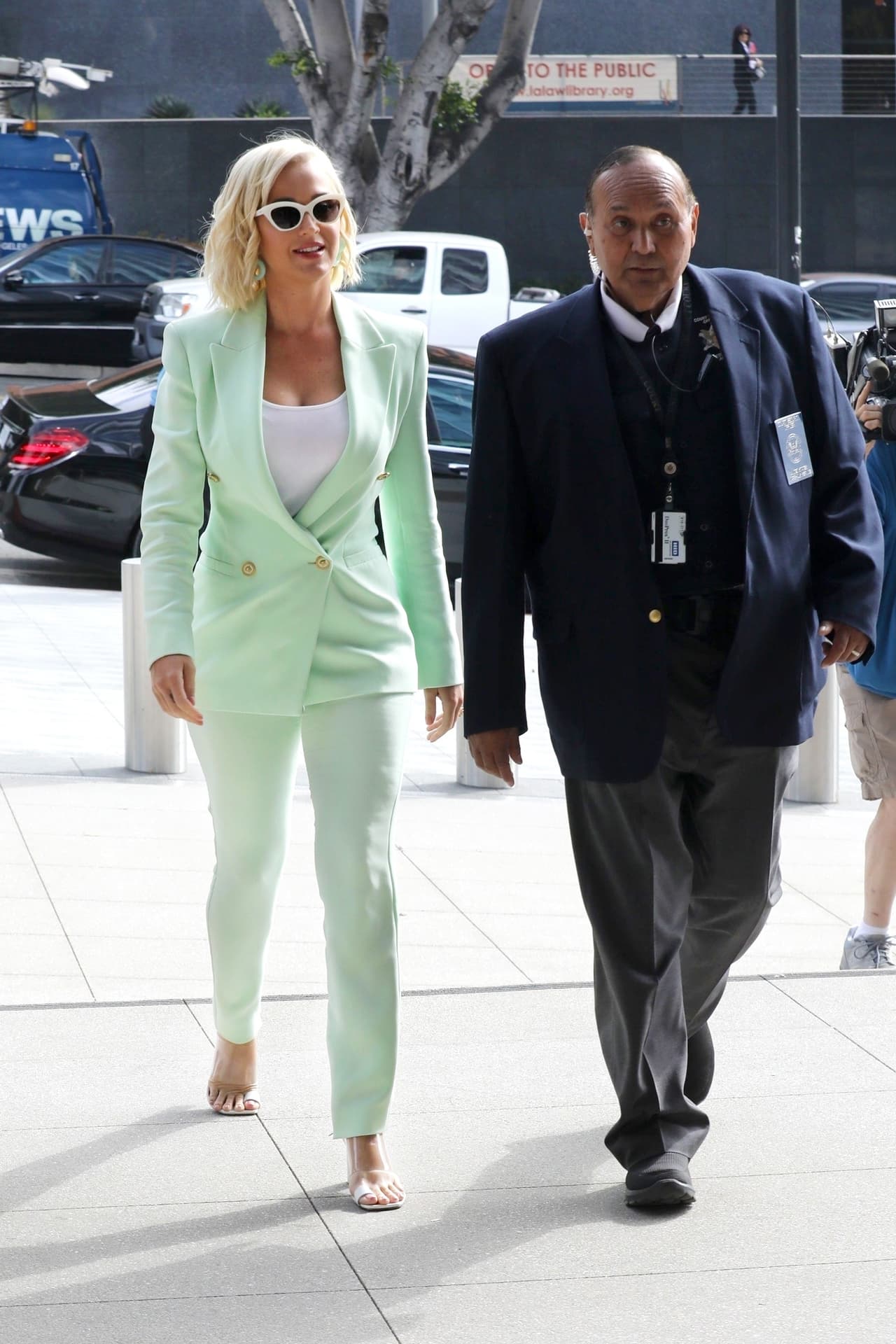 Cuando testificó el pasado 18 de julio,
<b> Perry hizo</b> 
<b>reír a la corte</b> durante el segundo día del juicio, pues hubo problemas para que 'Dark Horse' sonara en la sala.