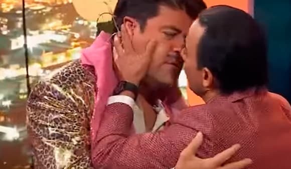 <b>Jorge 'Burro' Van Rankin</b> y
<b> Adal Ramones</b> bromearon en el programa 'Hoy' durante una escena improvisada del show.