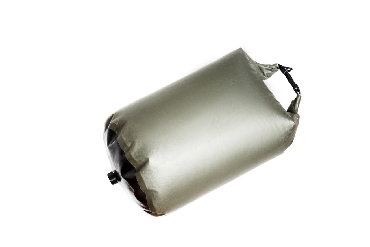 <h3 class="cms-h3-H3"><b>Intenta abrirlo con una bolsa inflada: </b></h3>
<br>Si te aventuras a abrir las puertas de tu autos, te recomendamos hacerlo con la ayuda de una bolsa inflable lo suficientemente resistente para separar el marco de la puerta y así poder manipular el cerrojo del vehículo con algún elemento externo.