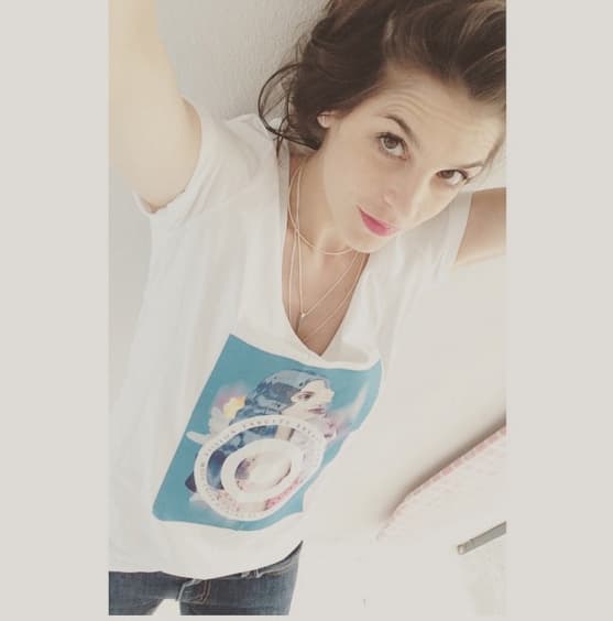 Y aunque casi no usa maquillaje, su belleza es natural.